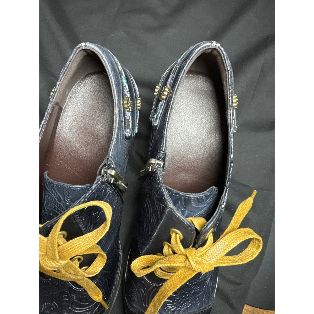 L'Artiste Spring Step Black Leather Floral Embossed Lace Up Booties Shoes - Picture 4 of 6